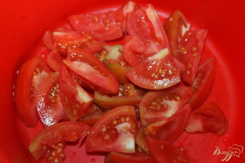 Фото приготовление рецепта: Капустный салат с соленым огурцом, перцем и помидорами шаг №1
