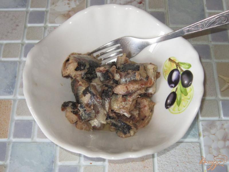 Фото приготовление рецепта: Рулет из лаваша с сардиной и яйцом шаг №1