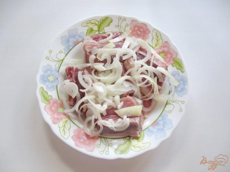 Фото приготовление рецепта: Свиные ребрышки в соевом соусе шаг №2