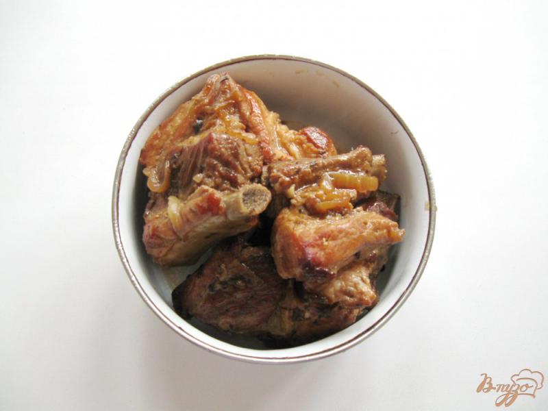 Фото приготовление рецепта: Свиные ребрышки в соевом соусе шаг №5