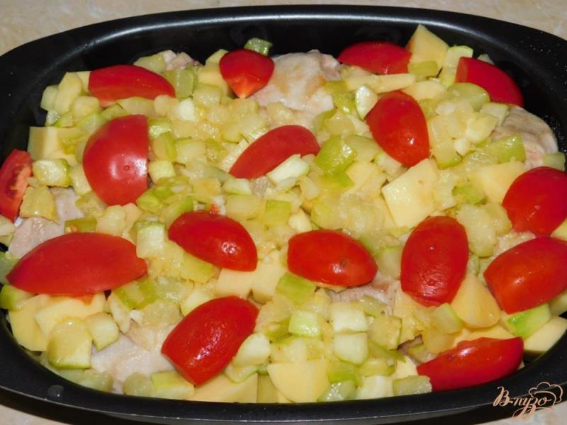 Фото приготовление рецепта: Курица с овощами в духовке шаг №5