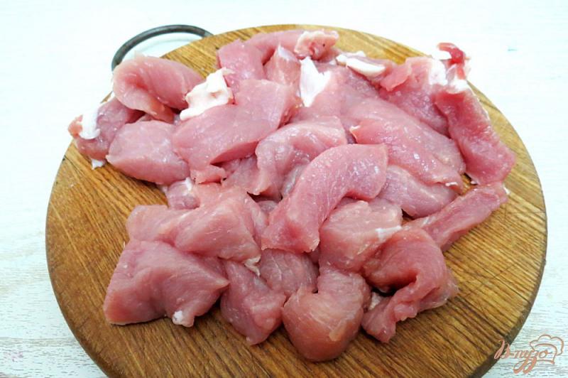 Фото приготовление рецепта: Свинина с помидорами шаг №1
