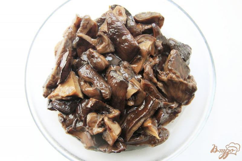 Фото приготовление рецепта: Картофель с маринованными грибами в мультиварке шаг №1