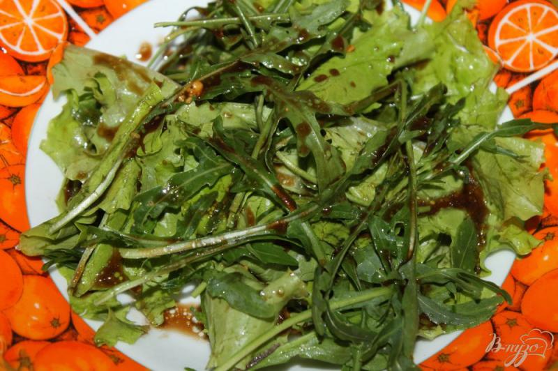 Фото приготовление рецепта: Зеленый салат с мясом и грушей шаг №4