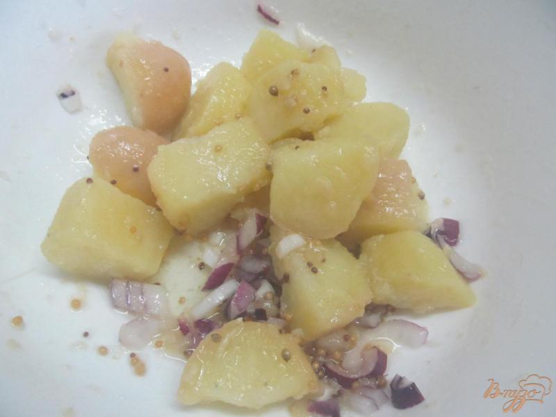 Фото приготовление рецепта: Картофельный салат с печеными помидорами и оливками шаг №2