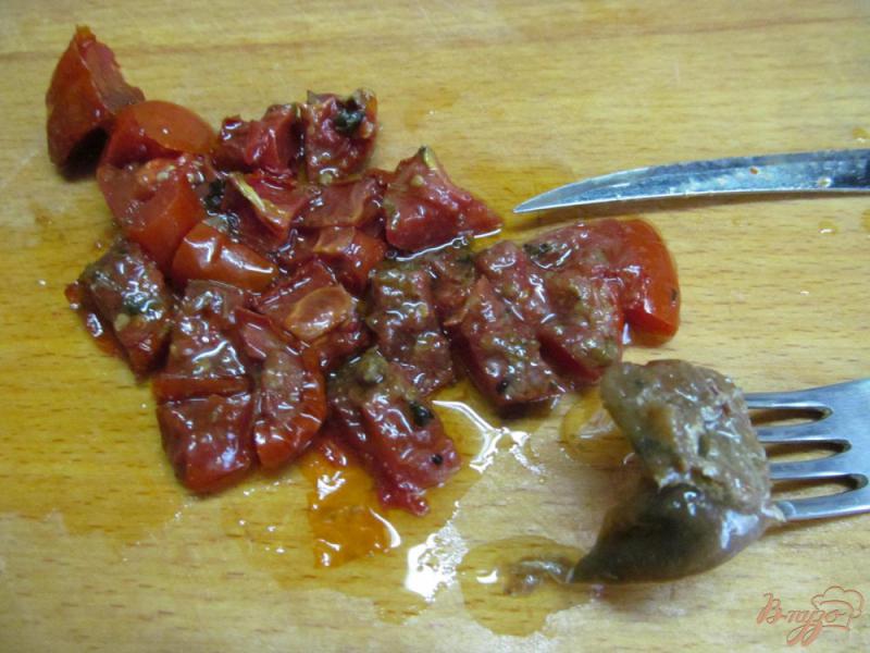 Фото приготовление рецепта: Картофельный салат с печеными помидорами и оливками шаг №3
