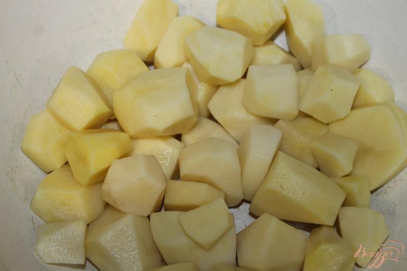 Фото приготовление рецепта: Тушеный картофель с брюссельской капустой, кабачком и баклажаном шаг №1
