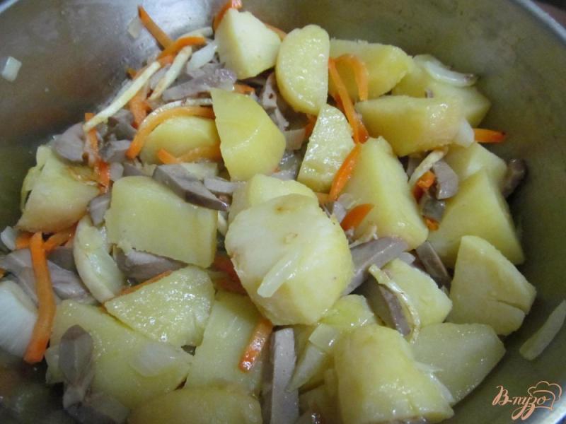 Фото приготовление рецепта: Тушеные почки с овощами шаг №3