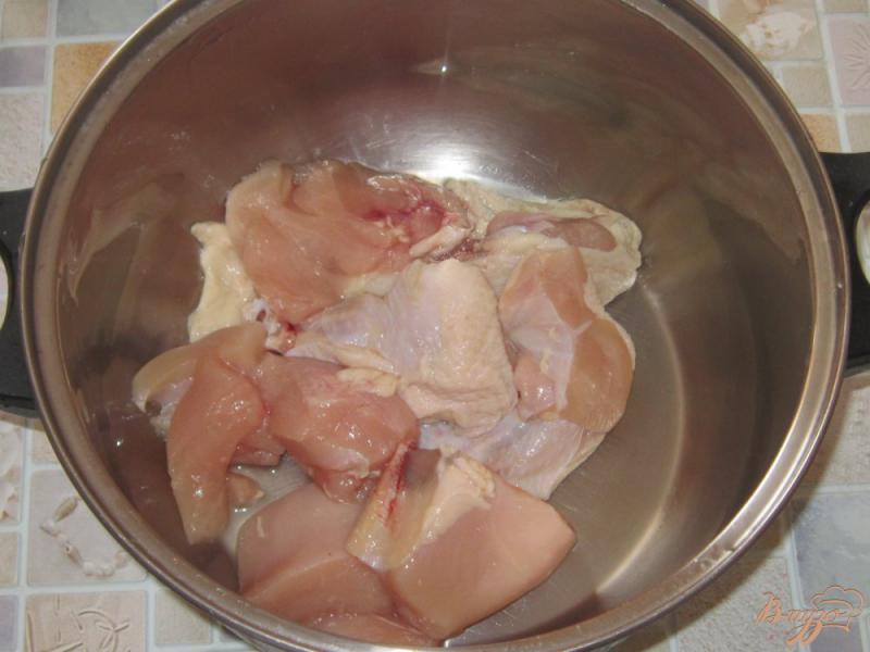 Фото приготовление рецепта: Куриный суп с шампиньонами шаг №1