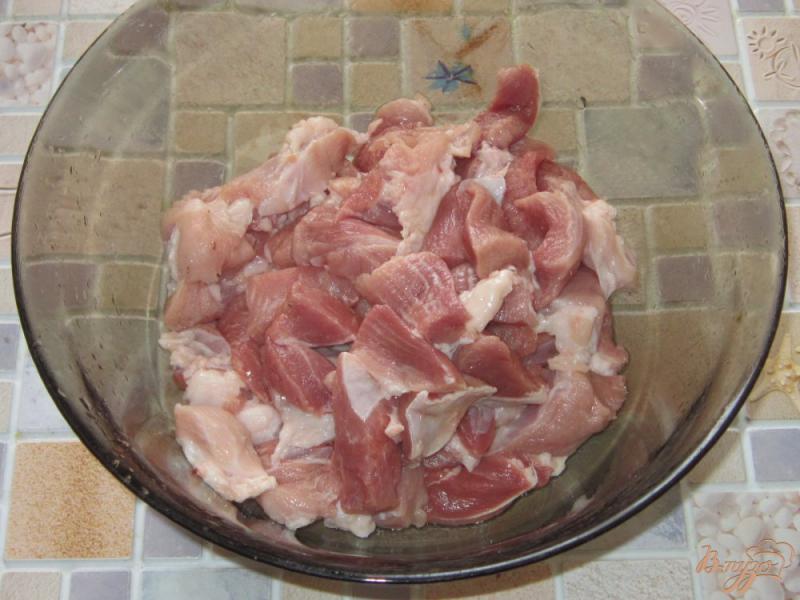 Фото приготовление рецепта: Жаркое из свинины с картофелем и салом шаг №2