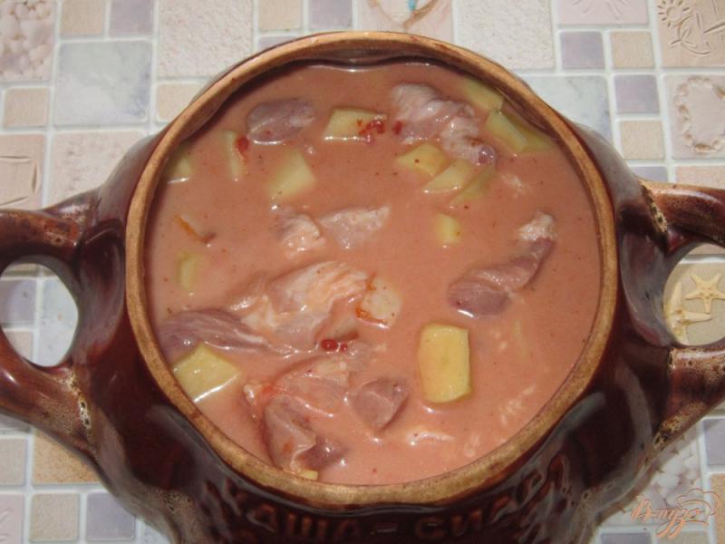 Фото приготовление рецепта: Жаркое из свинины с картофелем и салом шаг №6