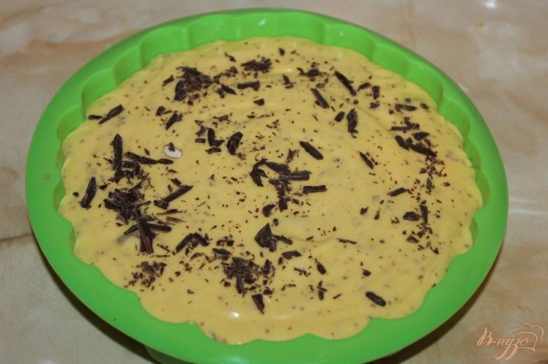 Фото приготовление рецепта: Кекс с шоколадом, миндалем и финиками шаг №7