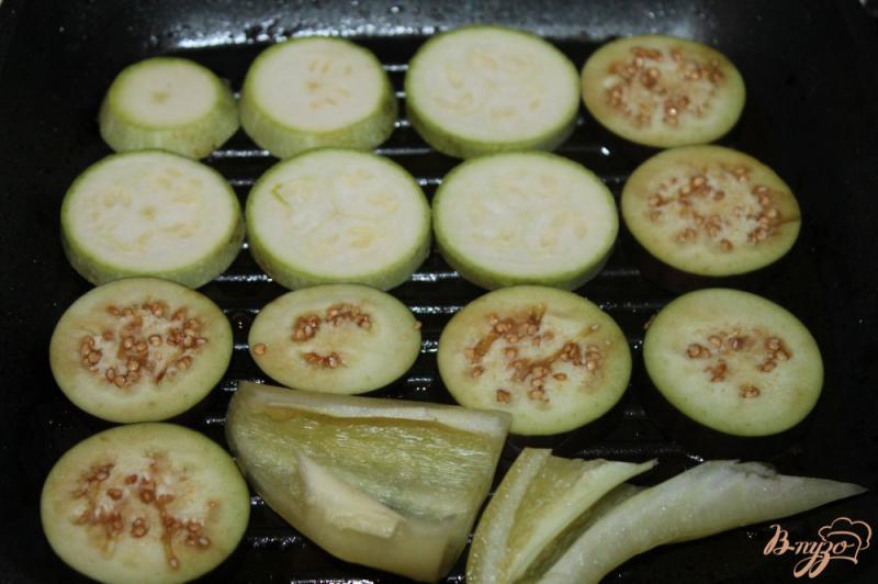Фото приготовление рецепта: Жареные овощи с ореховым соусом шаг №2