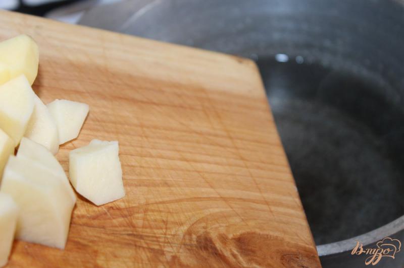 Фото приготовление рецепта: Картофельное пюре с сыром и шпинатным соусом шаг №2