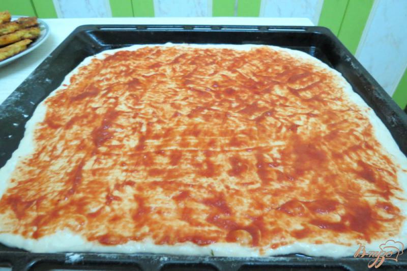 Фото приготовление рецепта: Пицца на пивном тесте шаг №5