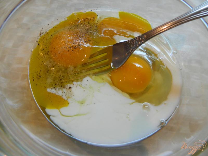 Фото приготовление рецепта: Омлет с брокколи и сыром шаг №2