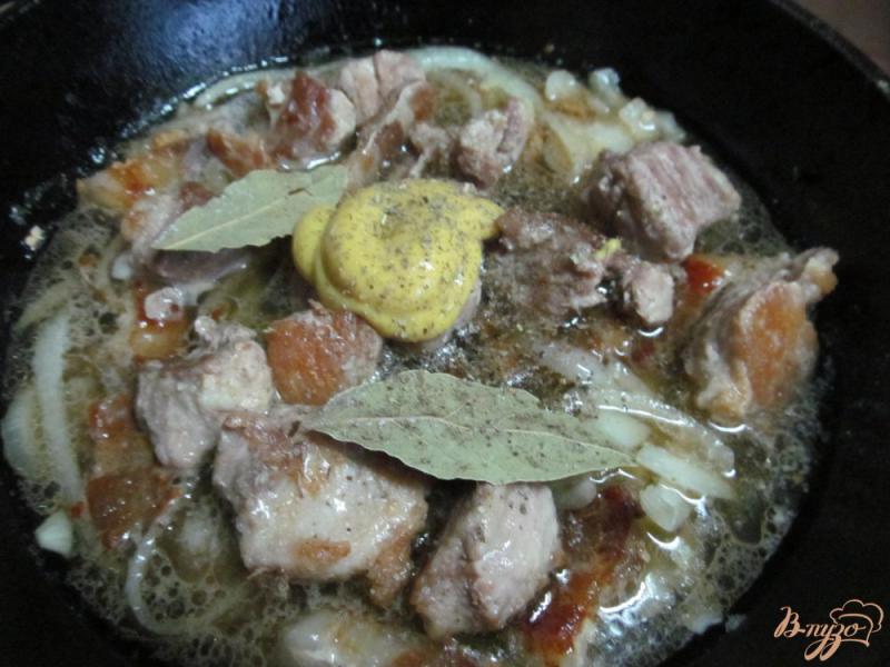 Фото приготовление рецепта: Мясо свинины в яблочном соусе шаг №4