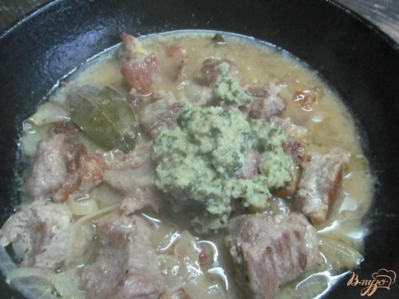 Фото приготовление рецепта: Мясо свинины в яблочном соусе шаг №6