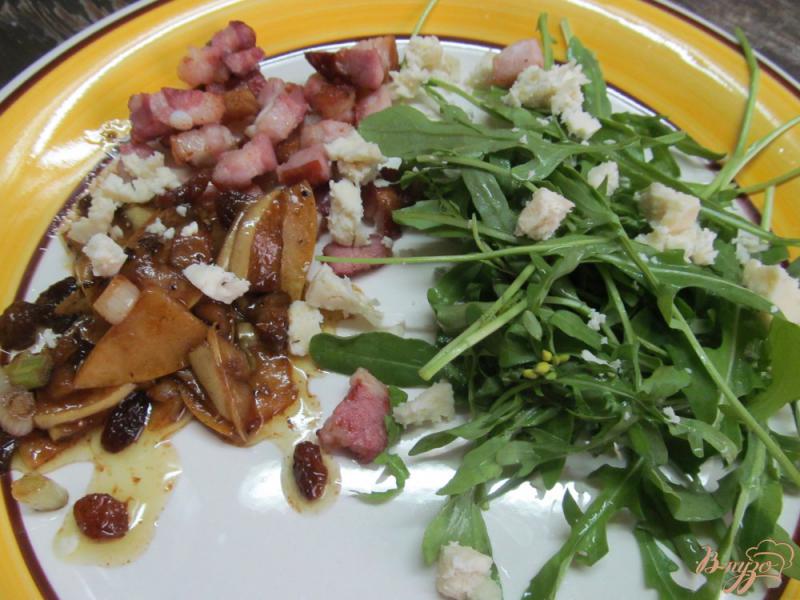 Фото приготовление рецепта: Теплый салат с беконом яблоком и фасолью шаг №1