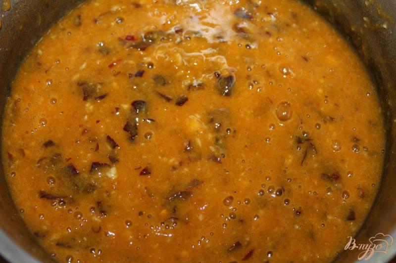 Фото приготовление рецепта: Сливовый соус с карри к мясу шаг №5