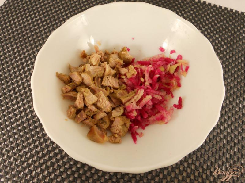 Фото приготовление рецепта: Салат «Удовольствие» из красной редьки и мяса шаг №1