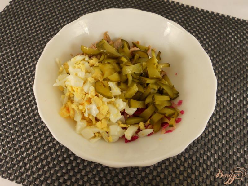 Фото приготовление рецепта: Салат «Удовольствие» из красной редьки и мяса шаг №2