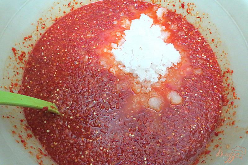 Фото приготовление рецепта: Острый перечный соус на зиму шаг №6