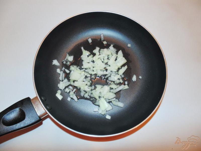 Фото приготовление рецепта: Куриные фрикадельки с баклажанами и грибами в соусе шаг №3