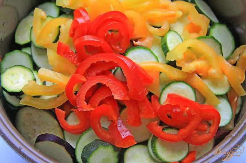 Фото приготовление рецепта: Ребрышки с овощами в рукаве шаг №7