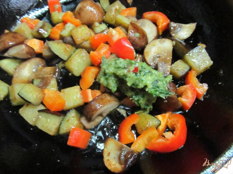 Фото приготовление рецепта: Овощная гречневая каша с грибами шаг №2