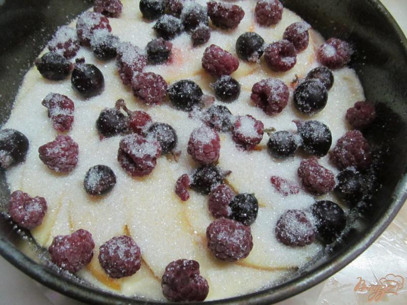 Фото приготовление рецепта: Пирог с фруктами шаг №5