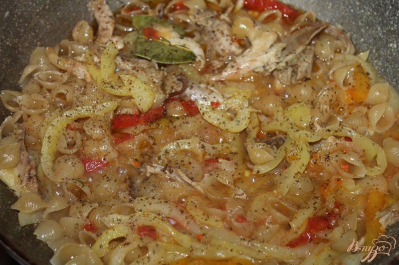 Фото приготовление рецепта: Тушеные макаронные ракушки с мясом и овощами шаг №6