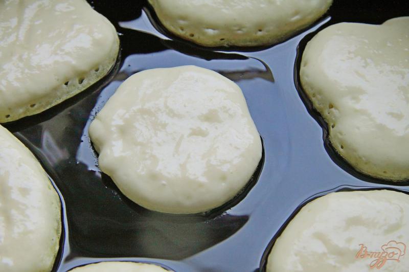 Фото приготовление рецепта: Оладьи с начинкой из картофельного пюре шаг №5