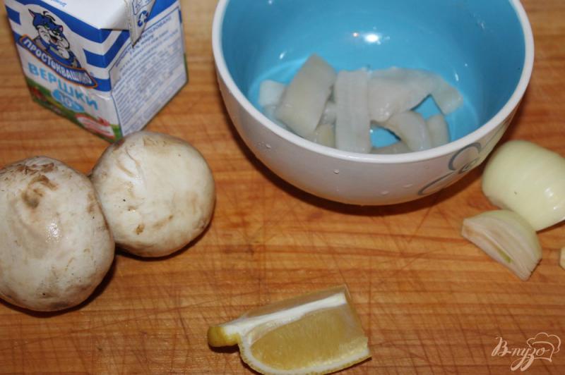 Фото приготовление рецепта: Жульен с грибами и морепродуктами шаг №1