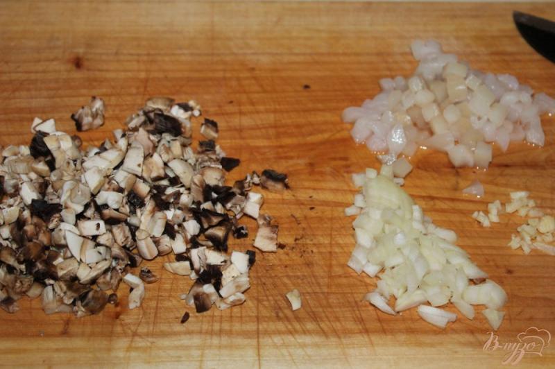 Фото приготовление рецепта: Жульен с грибами и морепродуктами шаг №2