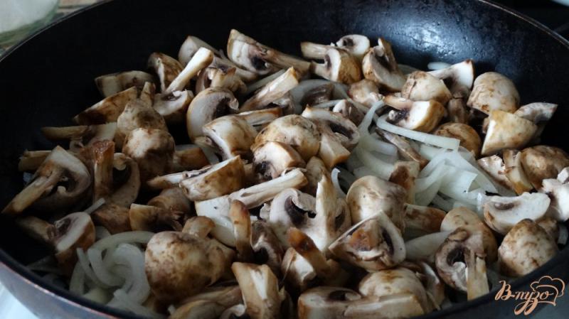 Фото приготовление рецепта: Тушеная савойская капуста с шампиньонами шаг №2