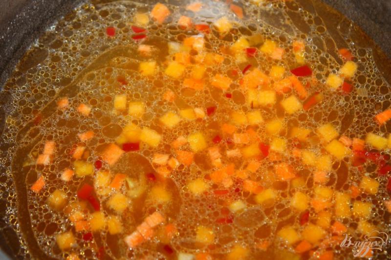 Фото приготовление рецепта: Суп с тыквой, мясом и субпродуктами шаг №4