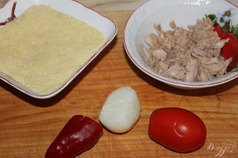 Фото приготовление рецепта: Кус - кус с тунцом и помидорами шаг №1