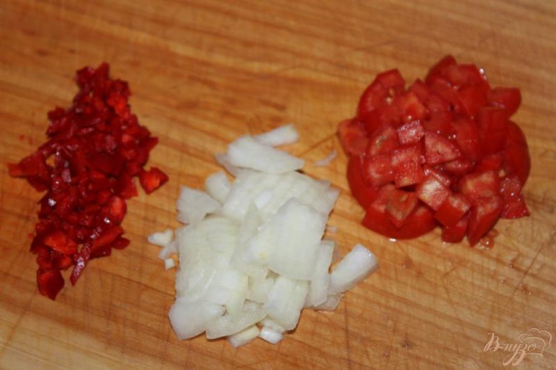 Фото приготовление рецепта: Кус - кус с тунцом и помидорами шаг №2