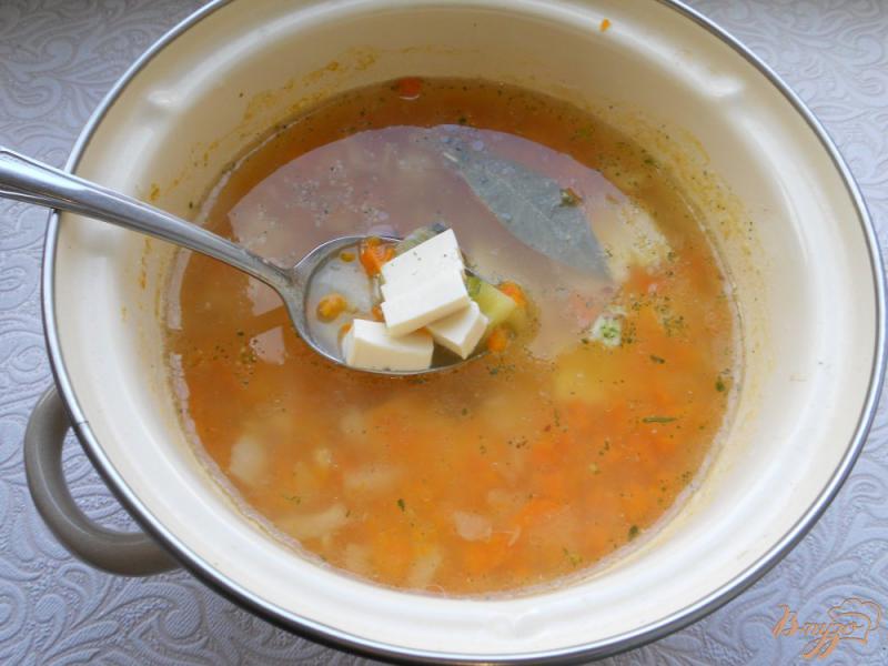 Фото приготовление рецепта: Картофельно-морковный суп с сыром шаг №5