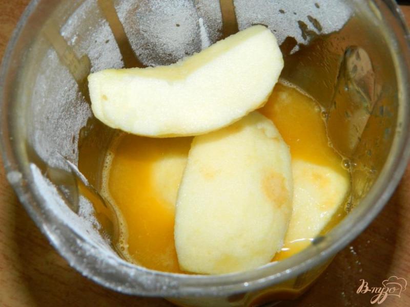 Фото приготовление рецепта: Яблочно-грушевый коктейль с мандаринами шаг №3