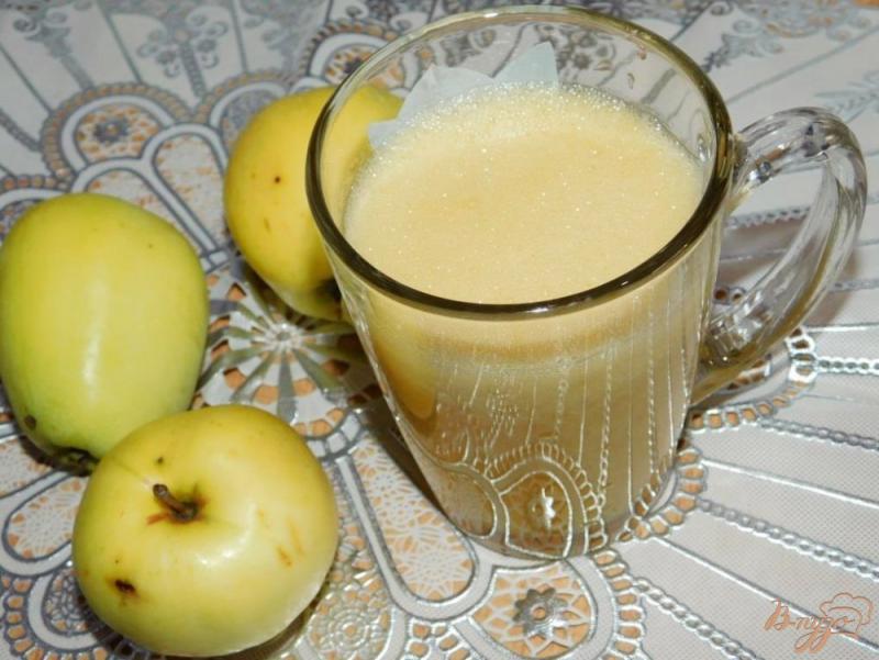 Фото приготовление рецепта: Яблочно-грушевый коктейль с мандаринами шаг №4