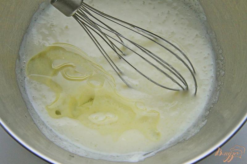 Фото приготовление рецепта: Двухслойный пирог с виноградом и яблоками шаг №2