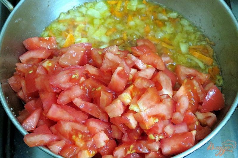 Фото приготовление рецепта: Борщ со свининой, отварной свеклой и помидорами шаг №7