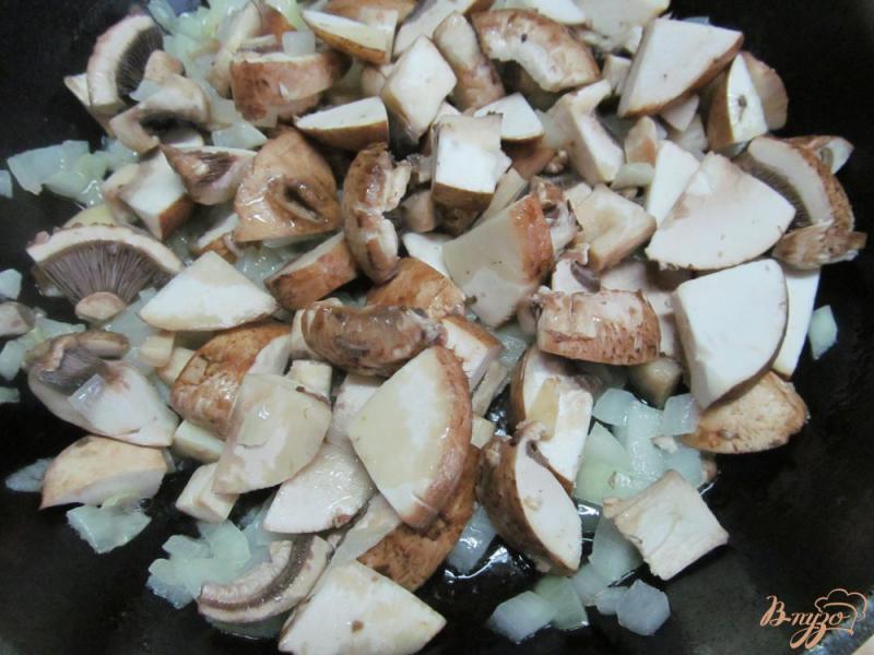 Фото приготовление рецепта: Толченый картофель с грибами шаг №3