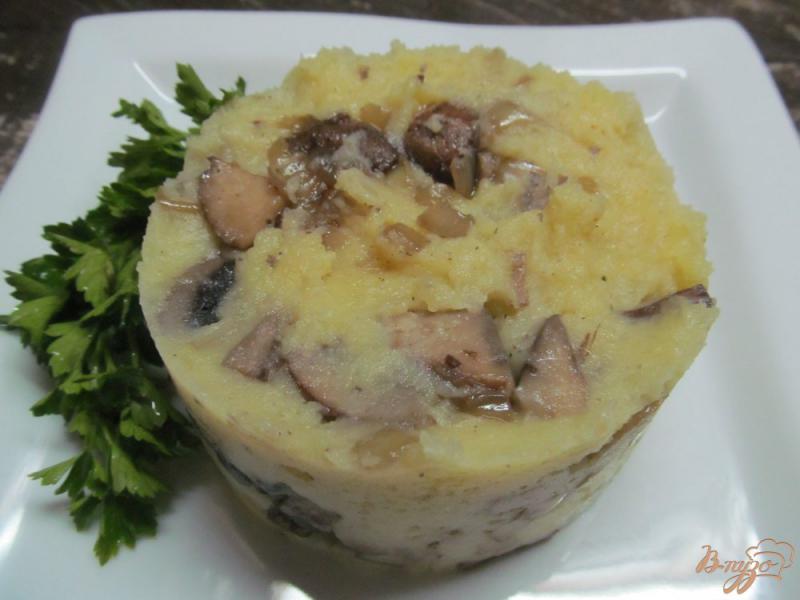 Фото приготовление рецепта: Толченый картофель с грибами шаг №6