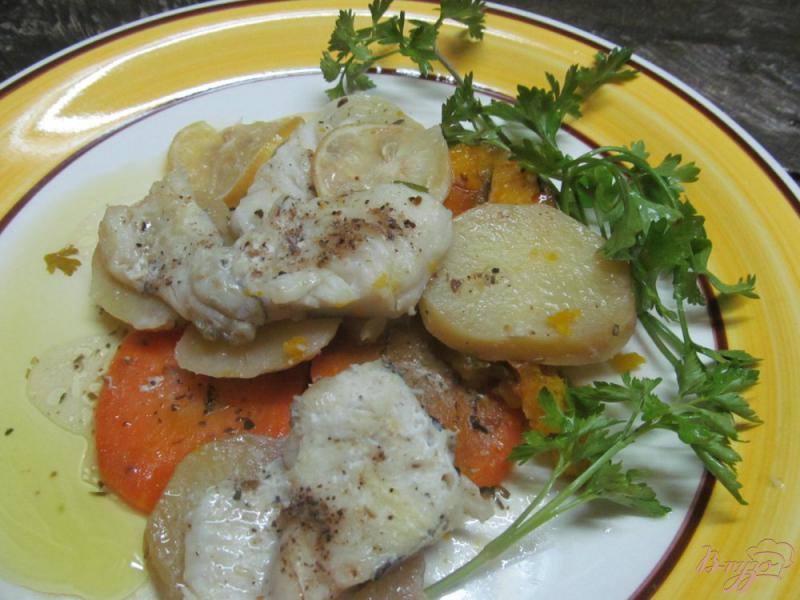 Фото приготовление рецепта: Печеные овощи с рыбой шаг №7