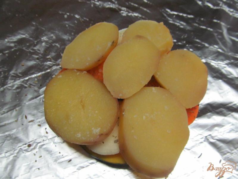 Фото приготовление рецепта: Печеные овощи с рыбой шаг №3