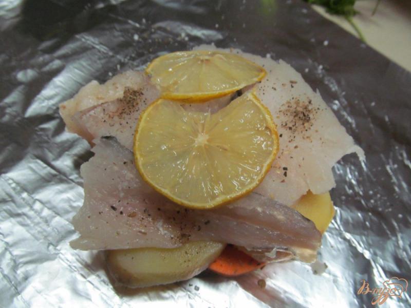 Фото приготовление рецепта: Печеные овощи с рыбой шаг №5