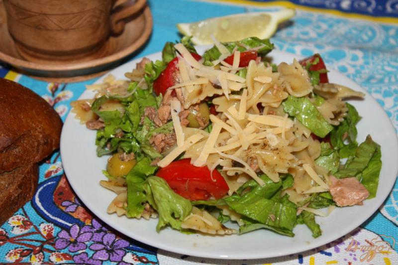 Фото приготовление рецепта: Салат с тунцом и макаронами шаг №5